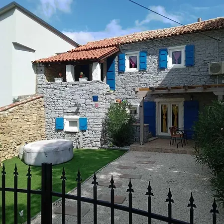別荘 Casa Bravari Rustic Istrian Stone House